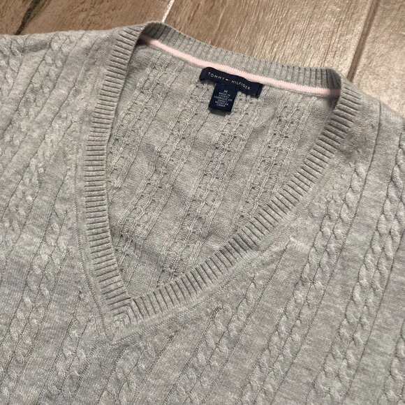Tommy Hilfiger Classic Cable Knit V-Neck Sweater - Picture 1 of 4